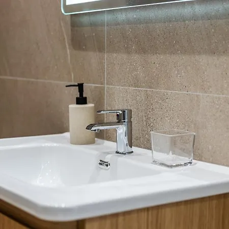 Bella Vista Balcony 1br By Pikhost فلورا