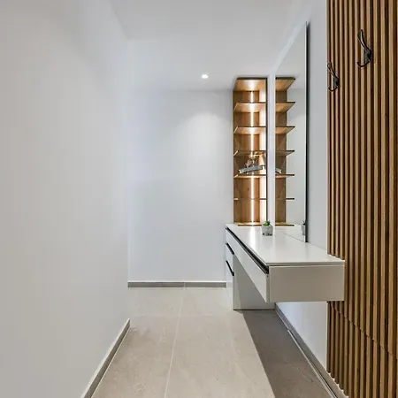Bella Vista Balcony 1br By Pikhost * فلورا
