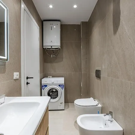 Bella Vista Balcony 1br By Pikhost * فلورا