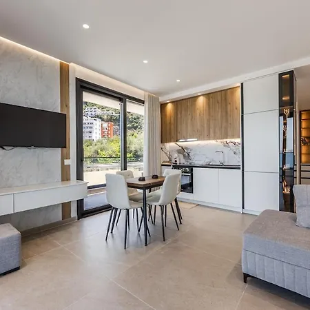 Bella Vista Balcony 1br By Pikhost شقة فلورا